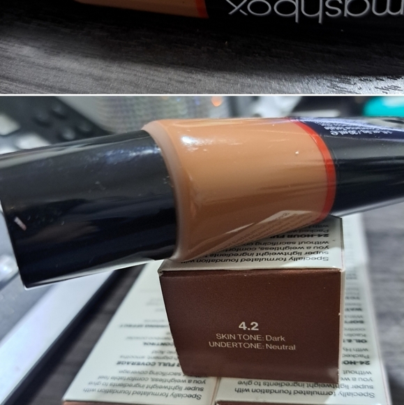 Selling (3) 4.2 and (4) 4.25 smashbox foundations - Picture 1 of 2